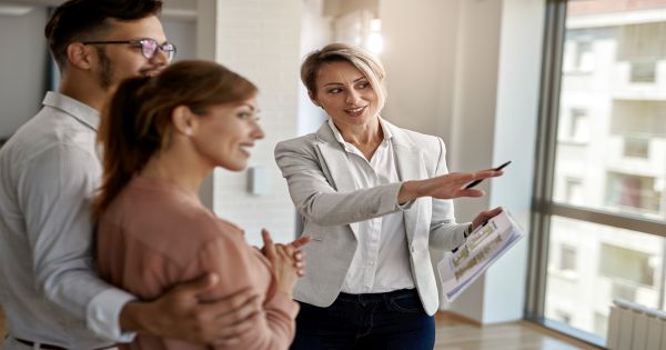 Cum functioneaza contractul de intermediere si de ce este important in relatiile comerciale